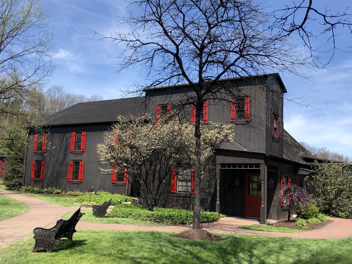 BBandEats's tweet photo. Our day @MakersMark and @heavenhill could not have been more perfect! We got two more stamps in our bourbon trail passport book, ate fantastic lunch, and couldn’t ask for better company! #bourbontrail #makermark #heavenhill #bardstown #onlyinKY #bourbonstateofmind #bloggerlife https://t.co/7OrzvSy4NG