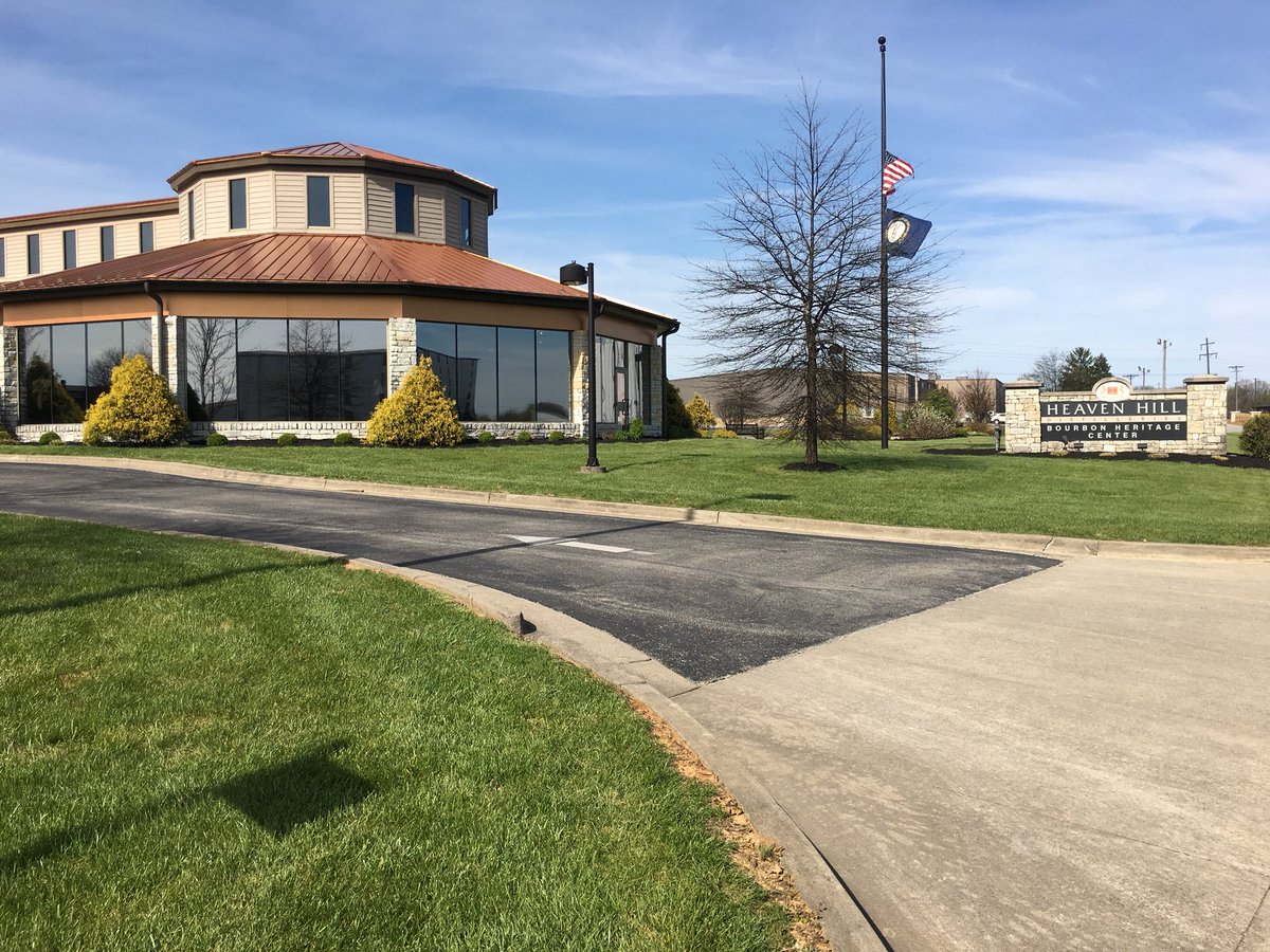 BBandEats's tweet photo. Our day @MakersMark and @heavenhill could not have been more perfect! We got two more stamps in our bourbon trail passport book, ate fantastic lunch, and couldn’t ask for better company! #bourbontrail #makermark #heavenhill #bardstown #onlyinKY #bourbonstateofmind #bloggerlife https://t.co/7OrzvSy4NG