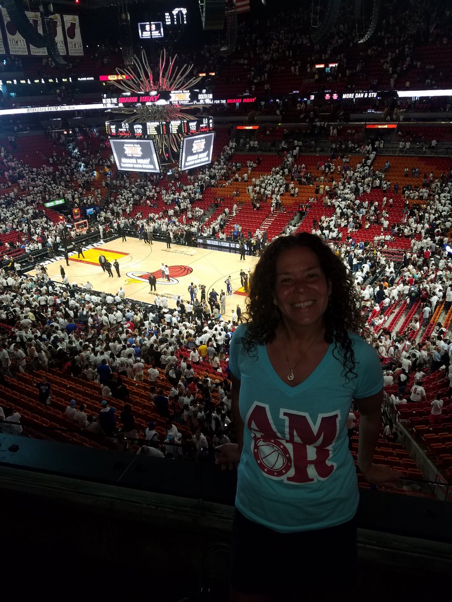 AnahiSantiago's tweet image. Thinking I need to keep going to these away games #SuperBowl #Miami #BostonNext?