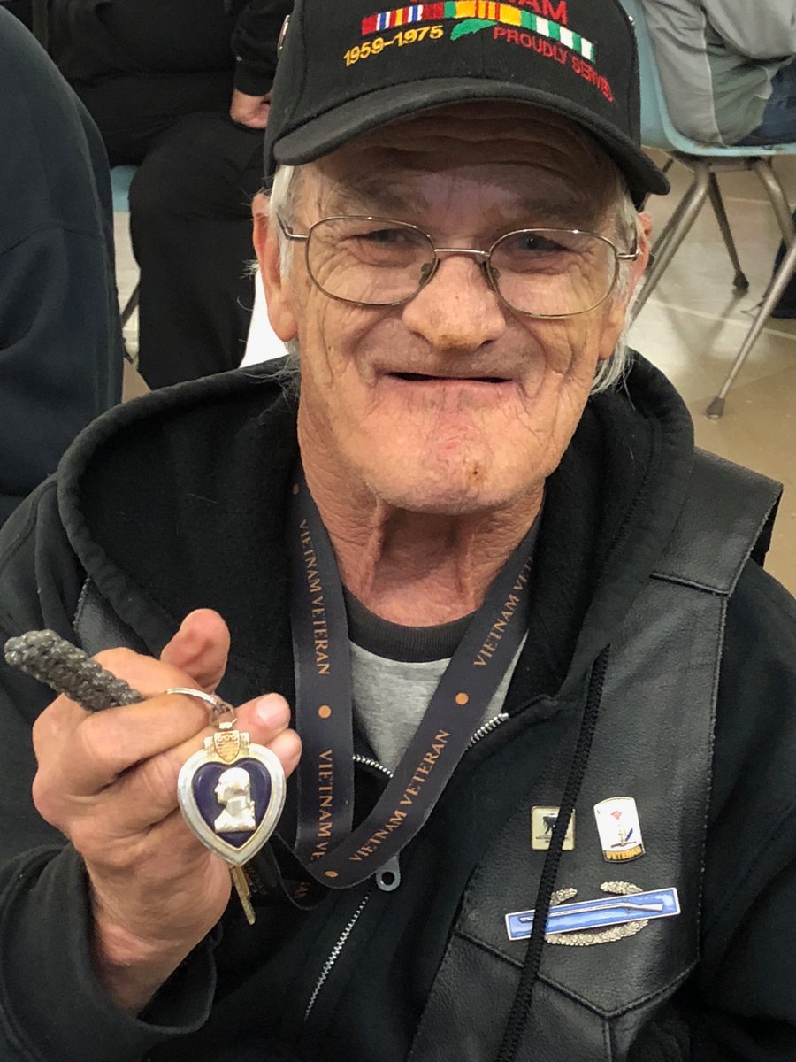 beasparkgiver's tweet photo. Paps is a Vietnam veteran and a Purple Heart recipient https://t.co/ILfU5cnvpW