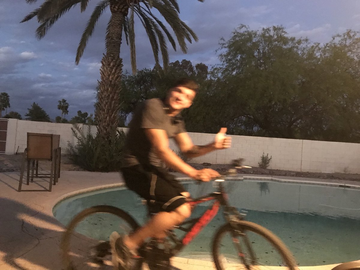 jonnoliverr's tweet photo. Still no bites on my Craigslist ad 😕 https://t.co/9mrQ4EbLen