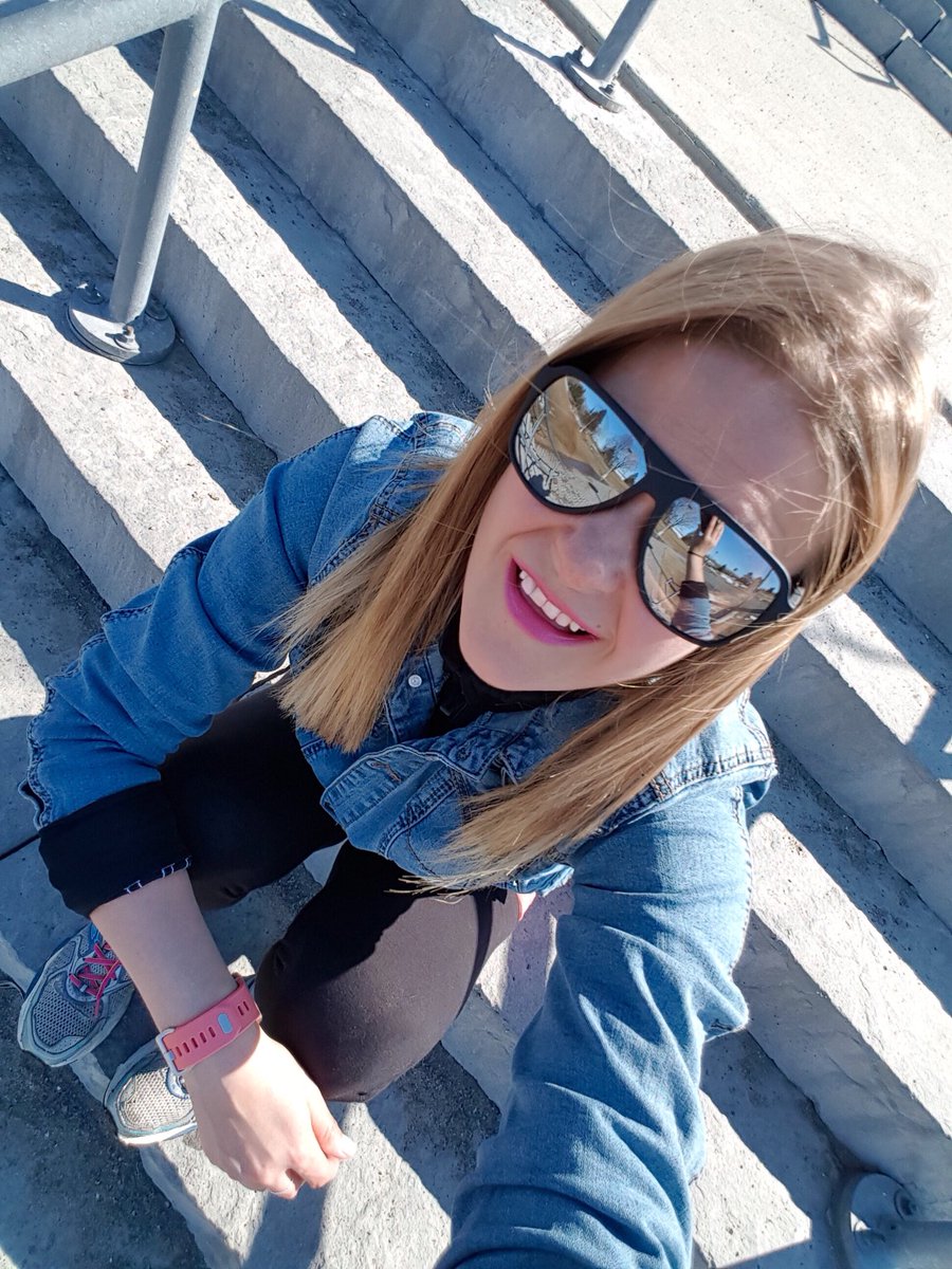 HeyItsMeMissJT's tweet image. Gettin’ them stairs in today. #whatelseisnew #stepsmatter #climbbabyclimb #soakingupthesun #outdoorfitness #getoutside 😊🌻🌸☀️