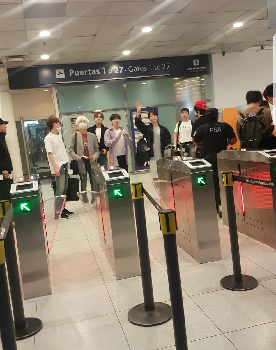 siwonestperu's tweet photo. [21/04/2018] #SuperJunior saliendo de Argentina rumbo a Peru :) , #Siwon coming to Peru :) (Via WeLoveChoiSiwon) , @siwonchoi :) https://t.co/mxwmm5NLfF