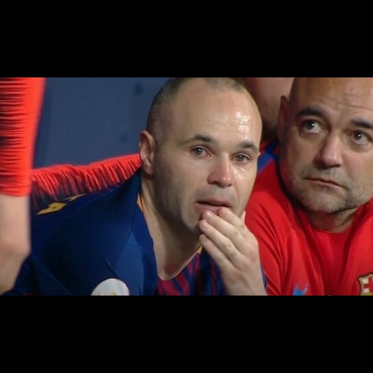 INDOBARCA_HDL's tweet photo. Don't sad,,we love you legend @andresiniesta8 https://t.co/P8cA2APKFM