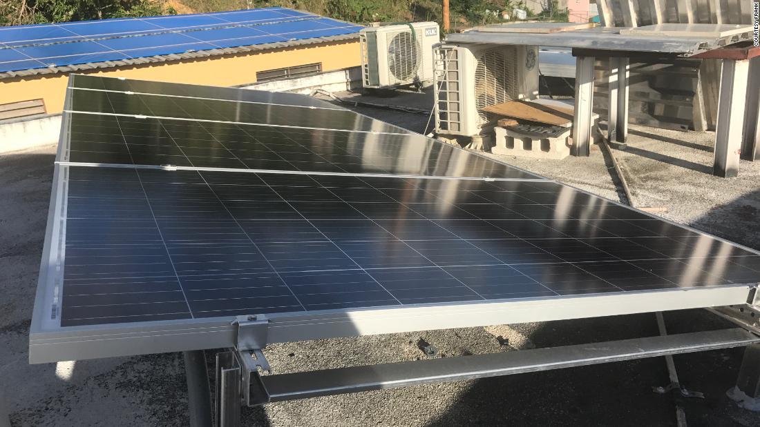 CNNEE's tweet photo. Cansado de la falta de electricidad en Puerto Rico, este hombre construyó su propio sistema de energía solar https://t.co/xfAVVCRquf https://t.co/MwrZbtYidS