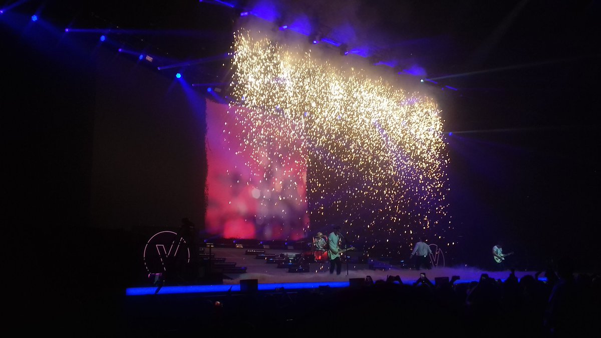myplacerach's tweet photo. thanks for the best night as always💌 @TheVampsband @TheVampsJames https://t.co/Fui10xEzO6