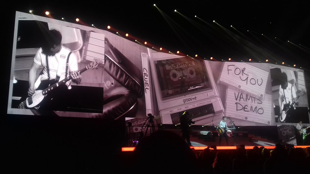 myplacerach's tweet photo. thanks for the best night as always💌 @TheVampsband @TheVampsJames https://t.co/Fui10xEzO6