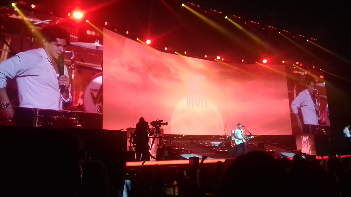 myplacerach's tweet photo. thanks for the best night as always💌 @TheVampsband @TheVampsJames https://t.co/Fui10xEzO6