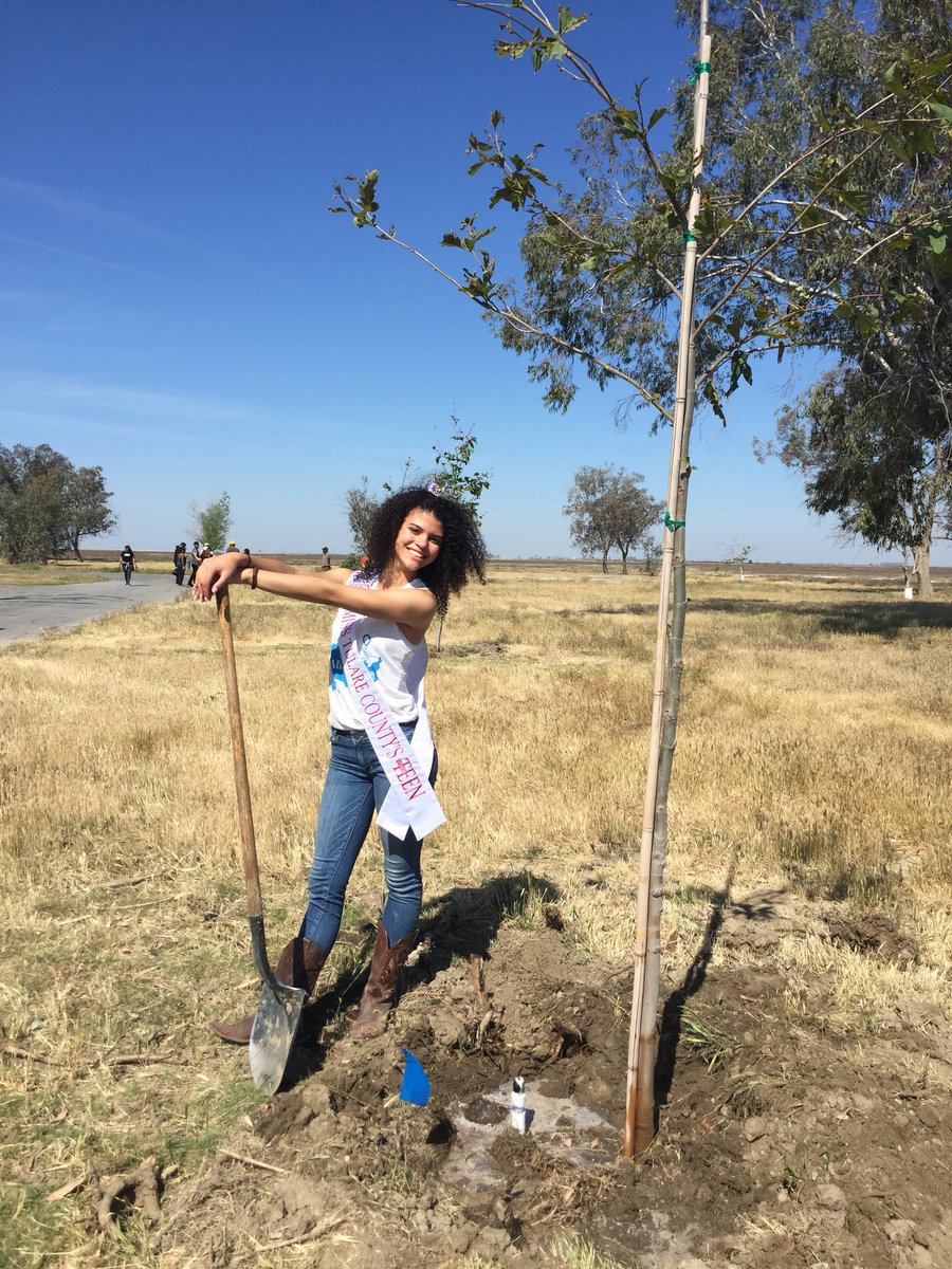 misstularecot's tweet photo. In honor of #earthday tomorrow I decided to plant some trees at Colonel Allensworth State Historic Park!🌲 Go celebrate earth day right!!🌼✌🏼 #cleanearthproject #serveyourcommunity https://t.co/kNsPbyNTGI