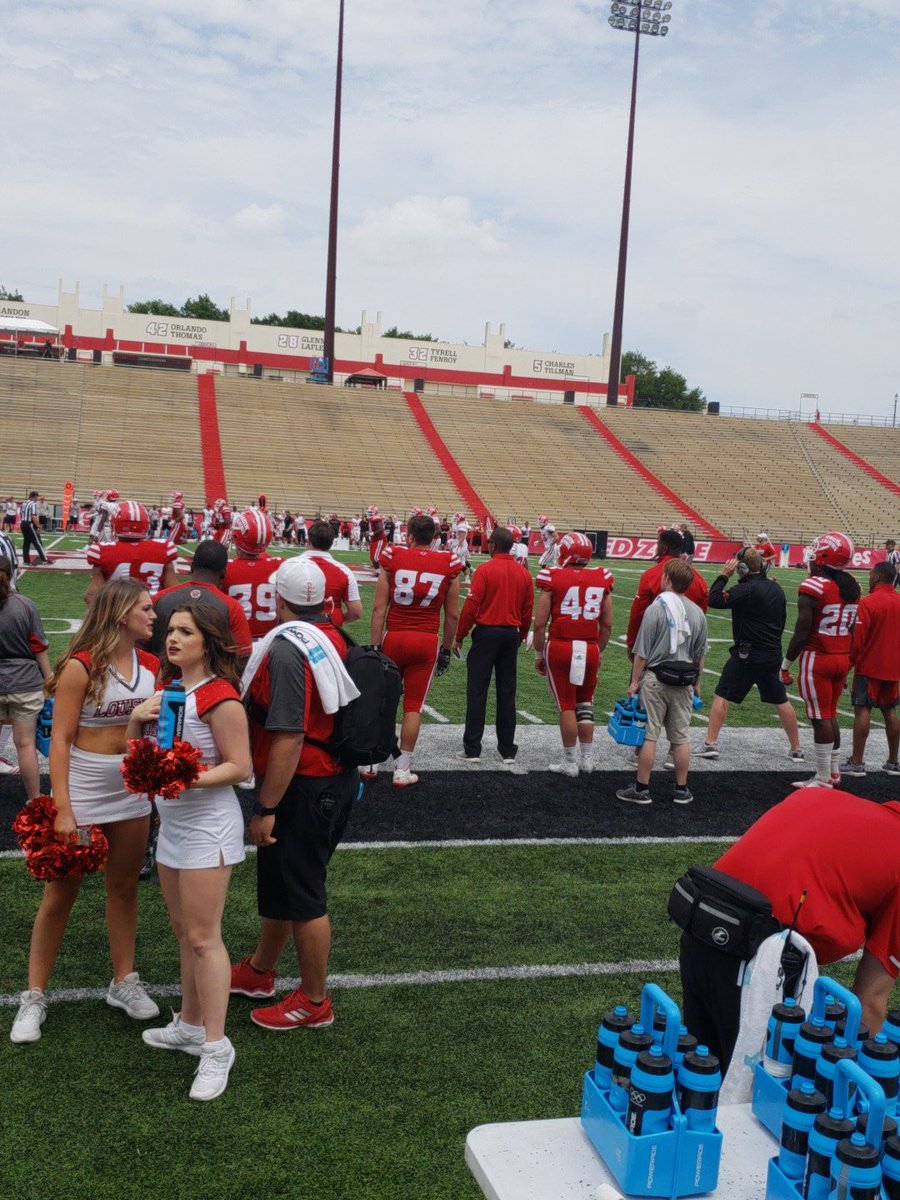 coachhutch23's tweet photo. UL Lafayette Spring game access and visits with the @CMPprepacademy family enjoying this beautiful weather! Players happy, parents happy, coach happy DRILLVILLEbenefits #drilldeep 👷🏾♂️👷🏾♂️ https://t.co/OertPp6ROR