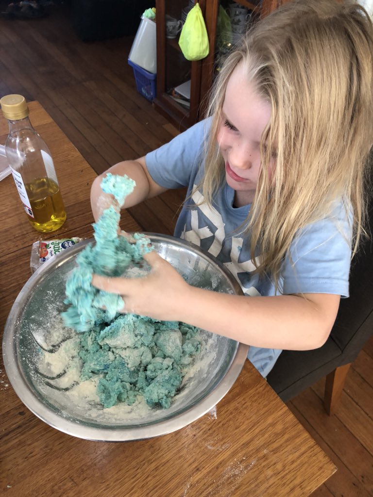 Angelicasmamma's tweet image. Try play dough it’s so much more fun and keeps them occupied for hours #cleandirty #natursl #easy #funfunfun