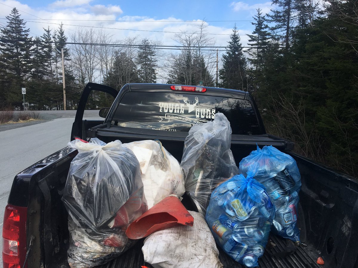 Doing our part of cleaning up our community! #earthdaycleanup ⚓️🌏💗