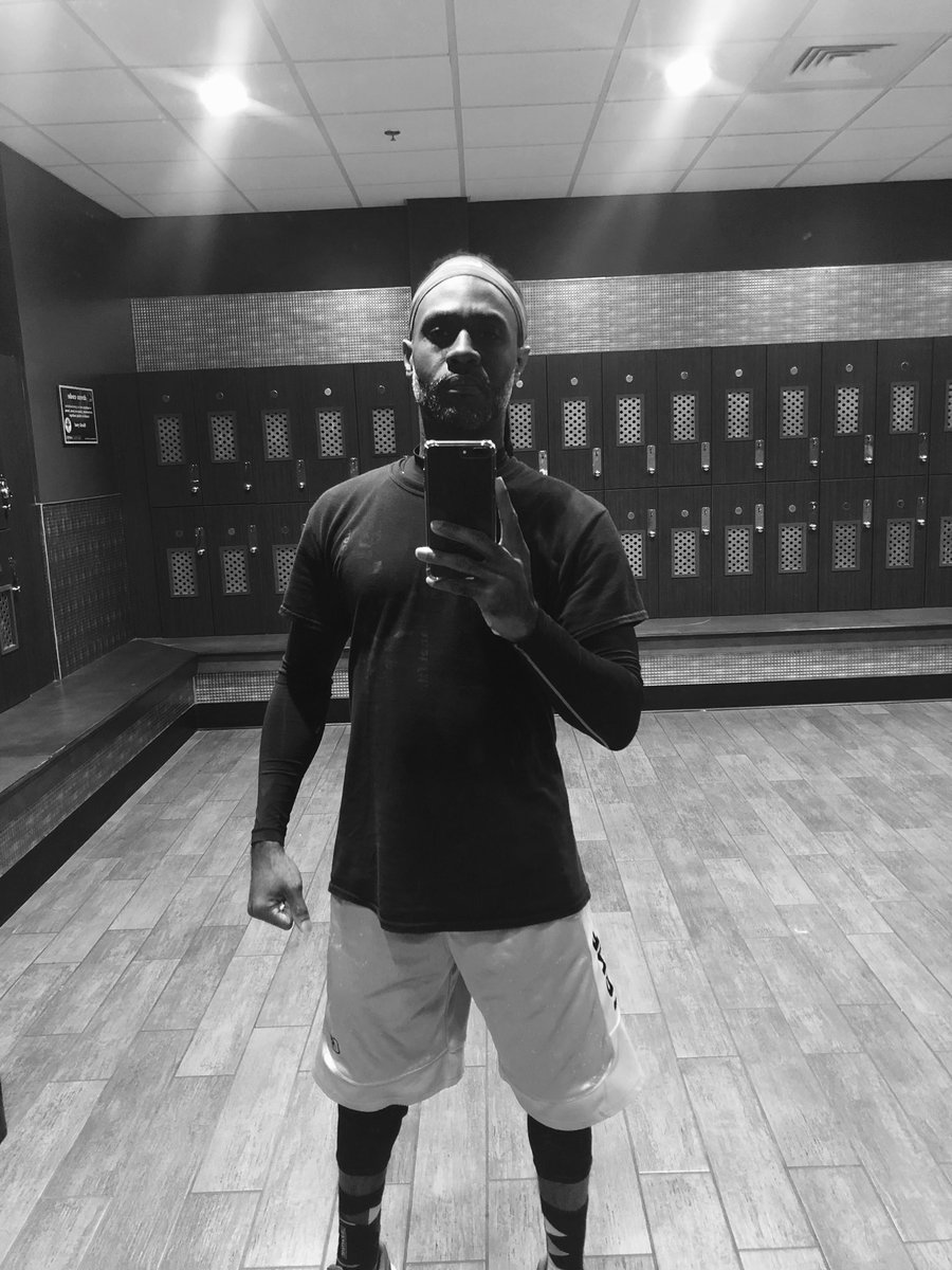 WillieMoJo's tweet image. I’m sure if I stopped eating #TacoBell, I’d have the core I want. Lol... #Sigh this was taken Wednesday morning, btw. My #CoreAndCardio day