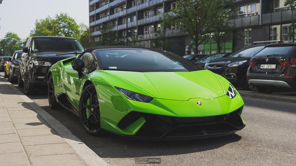 LEDCarInterior's tweet photo. First Lamborghini Huracan Performante Spyder in Poland [OC][4930x2773] https://t.co/WhYHMBB1dN
