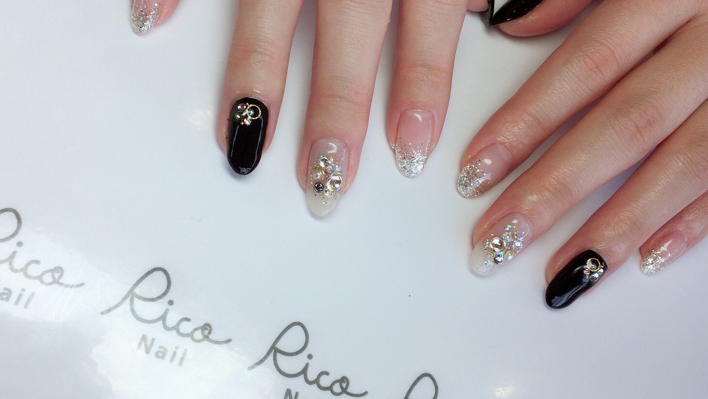 Rico Nail Na Twitterze 黒 シルバーラメ クリア シンプル大人 でおまかせでやらせていただきました とっても美爪なお客様でした 担当 坂井 8 480 ジェルネイル シルバーラメ ブラック 黒 ルビケイト導入サロン ブローチェリコ リコネイル