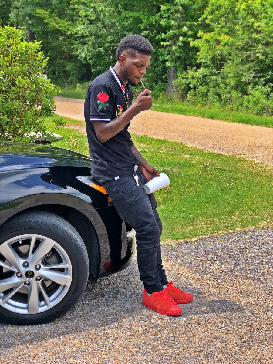 Mukdaceo's tweet photo. U live and u learn, i learned to get dat fetti up ๐ฐ๐ญ๐ค๐พ #ForevaLoyal #ForevaHG https://t.co/l50hme9j6s