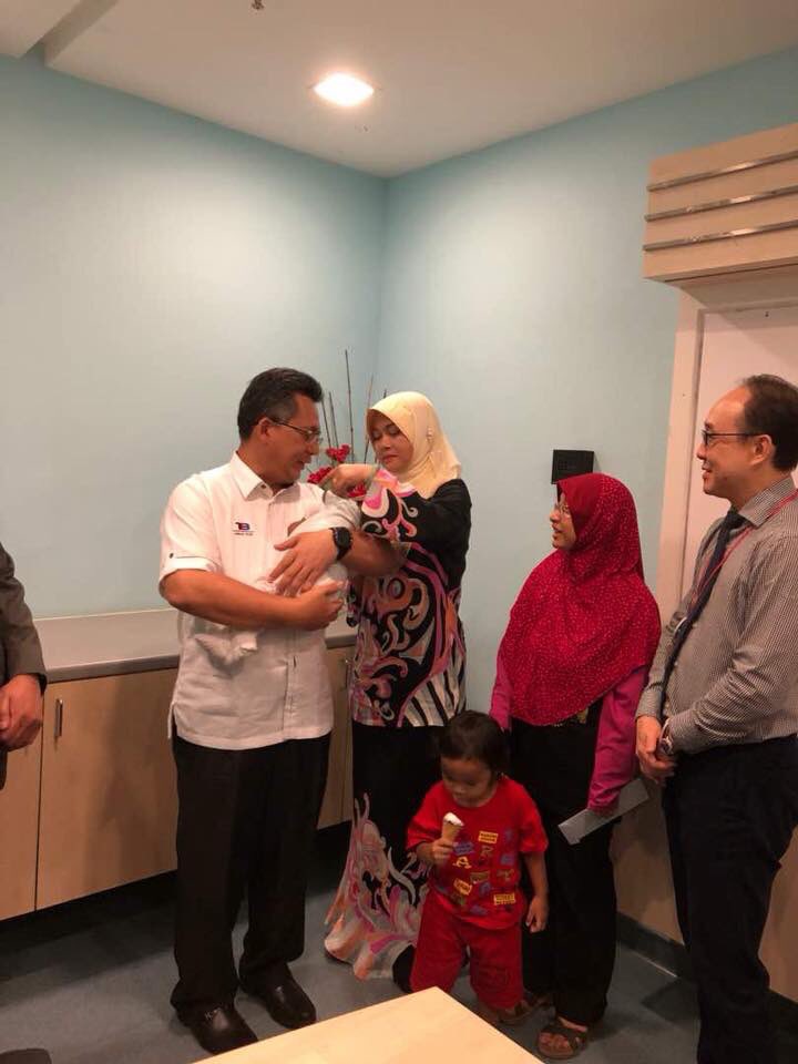YBAhmadRazif's tweet photo. Innalillahiwainnailaihirojiun. Terima berita pemergian adik Mohammad Faris Wafiuddin pada petang semalam di PPUM, Petaling Jaya. Takziah saya ucapkan kepada keluarga Allahyarham Adik Wafi, semoga Allahyarham ditempatkan bersama golongan yang beriman. Al Fatihah

Foto kenangan https://t.co/rDGHKfDzW7