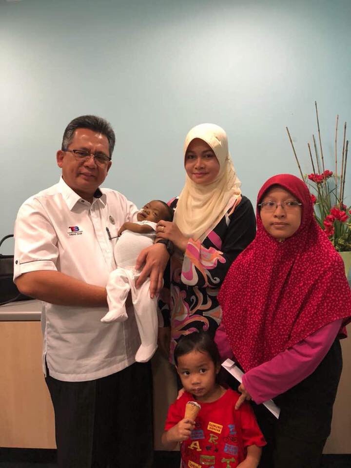 YBAhmadRazif's tweet photo. Innalillahiwainnailaihirojiun. Terima berita pemergian adik Mohammad Faris Wafiuddin pada petang semalam di PPUM, Petaling Jaya. Takziah saya ucapkan kepada keluarga Allahyarham Adik Wafi, semoga Allahyarham ditempatkan bersama golongan yang beriman. Al Fatihah

Foto kenangan https://t.co/rDGHKfDzW7