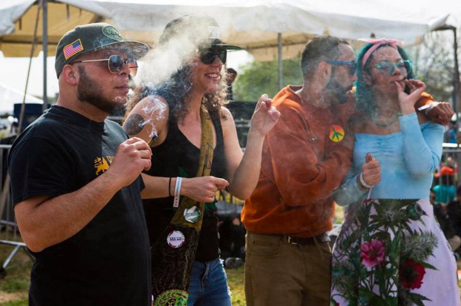 capitalkushnews's tweet photo. Wondering what it's like at the National Cannabis Festival right now? Here's a sneak peek. https://t.co/uMNwRJyLc4 @NatlCannaFest #NationalCannabisFestival #agreenerdc #acreativedc #marijuana #cannabis @MarijuanaPolicy @DCMJ2014 @DCNORML https://t.co/tL4glgaUoT