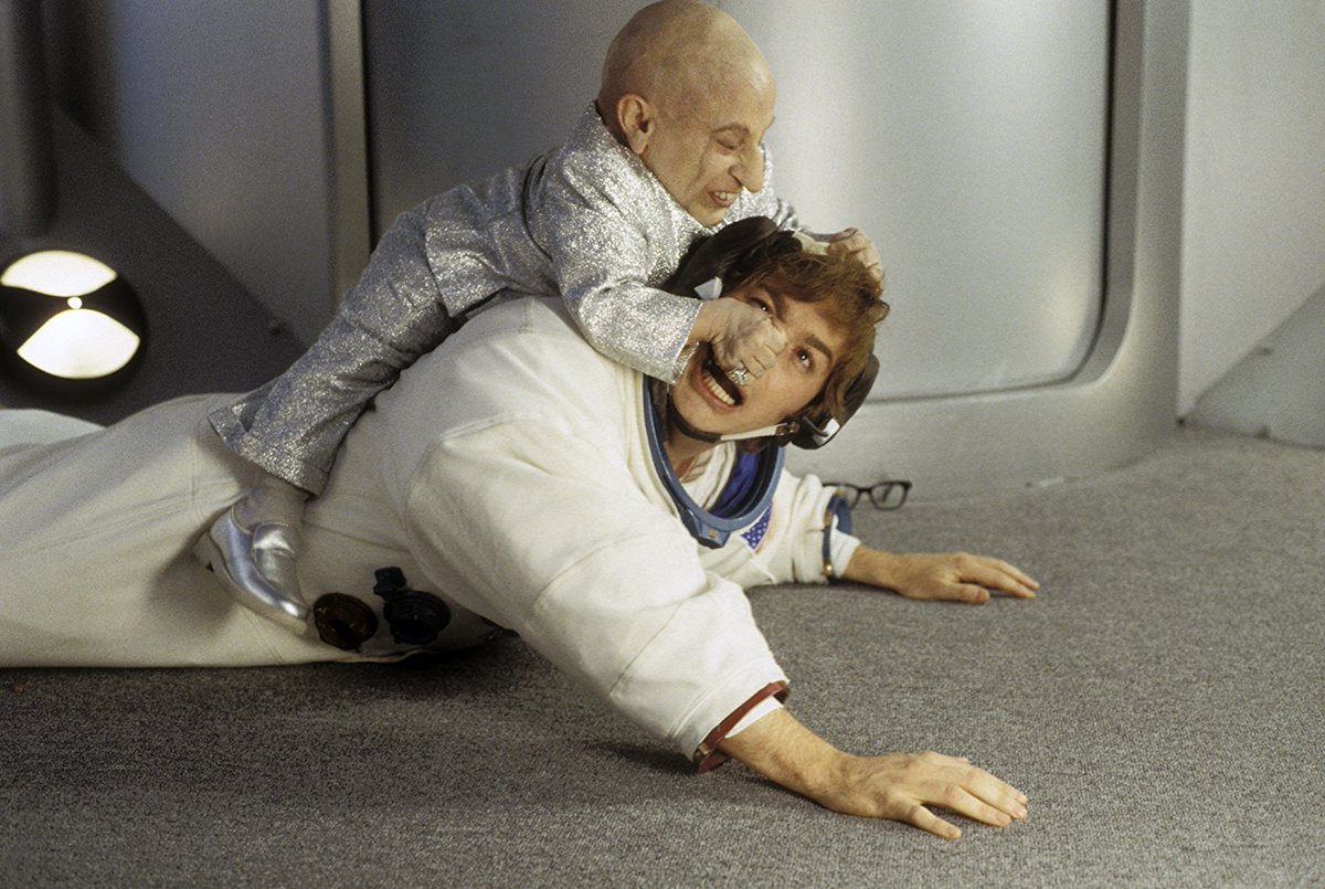 DaveVescio's tweet photo. In memory of Verne Troyer (aka Mini-Me from ‘Austin Powers')... https://t.co/BDOYYRNmp2