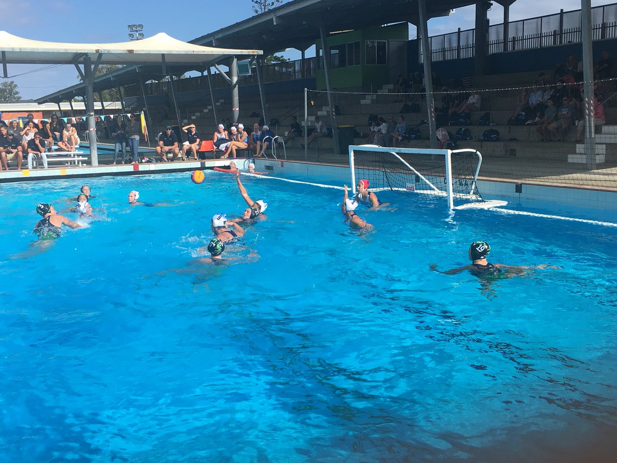 hunterhurrican's tweet photo. Final score in the women’s game 5-11 against @BarrasWaterPolo #waterpoloonovo #gocanes #AWLOVO https://t.co/K9rl5dX97k