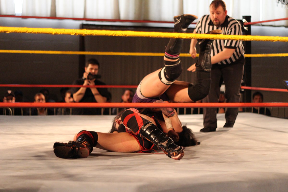 DAFALCON11's tweet photo. A @NikiMSavo sequence from THE MATCH #SHIMMER103 v @realsuyung https://t.co/HdoVDqhsNg
