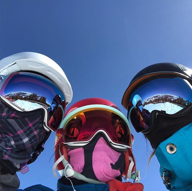 anditerada's tweet image. Spring shredding with the #girlsquad 🏂👸🏻👸🏻👸🏻#oakleyprizm #minarets ift.tt/2qQKRVW