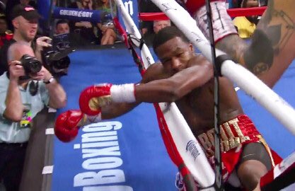 DaRealDocProper's tweet image. Clown ass @AdrienBroner escapes Brooklyn with a draw against @JVargasBoxing