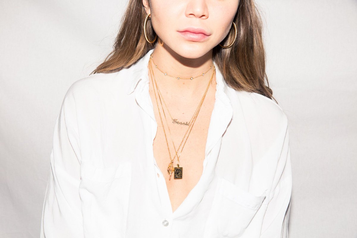 Coveteur's tweet photo. How to layer your necklaces like a pro, according to the #GirlBoss behind @Bagatiba: https://t.co/jDubgIf589 https://t.co/oqOk2KiN15