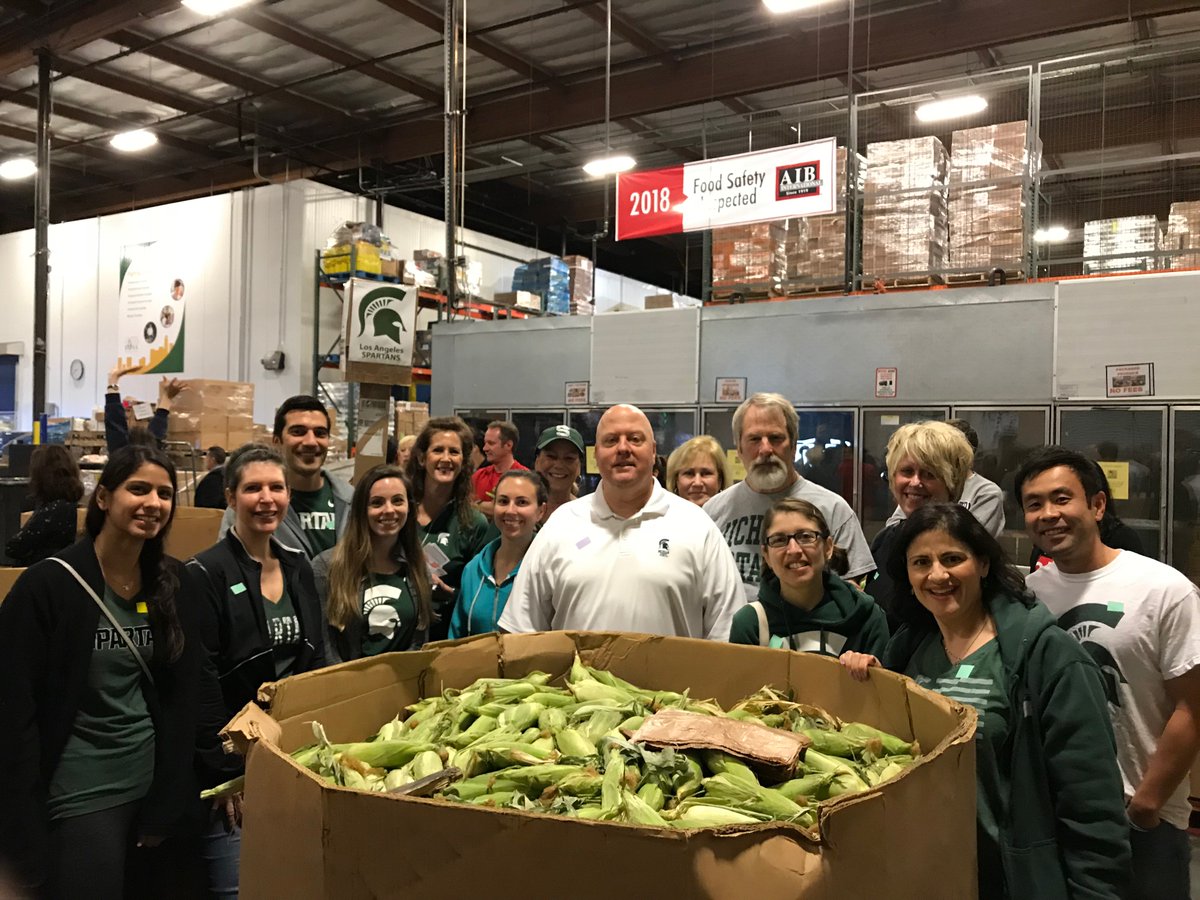 LAspartans's tweet photo. We had an amazing day volunteering at the LA Regional Food Bank for our annual #MSUDayofService. We organized thousands of pounds of food to be donated to deserving people in LA. https://t.co/PdcCAwv8iZ