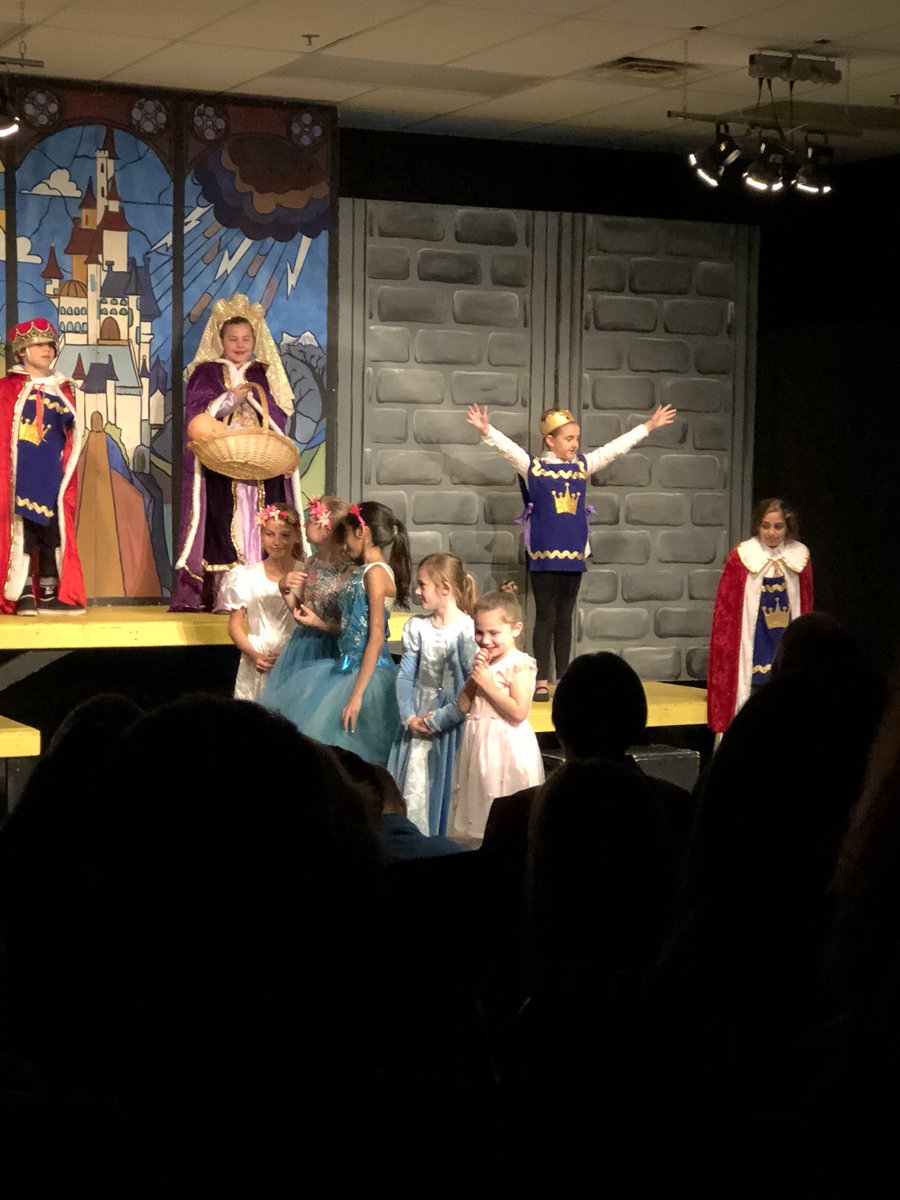 jperry1133's tweet photo. Last night was so much fun! I loved getting to see current and former students βbreak a legβ at Off Broadway Childrenβs Theatreβs production of Sleeping Beauty! β€οΈππ»π΄πΈπΌπ€΄π»π¬π° #proudteacher #saekind @andylallison @MrsAlhadeff https://t.co/PN7m45G0XE
