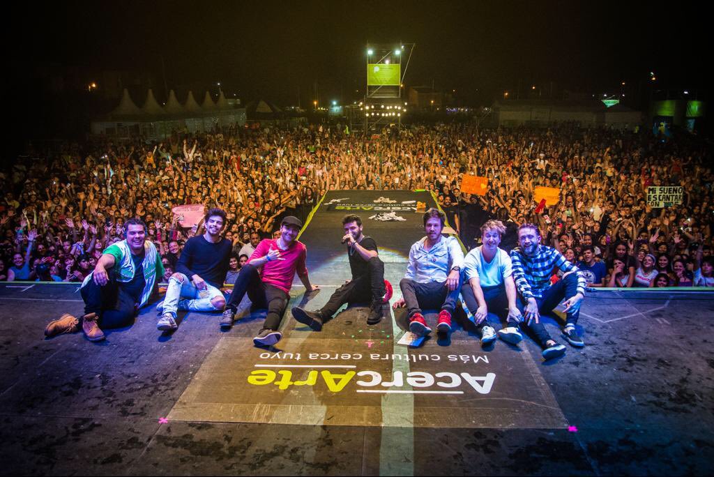 eldiadeescobar's tweet image. Agustín Casanova le bajó el telón a la primera jornada de #AcercArte en Escobar. Las actividades seguirán este domingo desde las 15 y a las 20 llegará el momento de Dread Mar I, que cerrará el festival a puro reggae. La entrada es libre y gratuita.