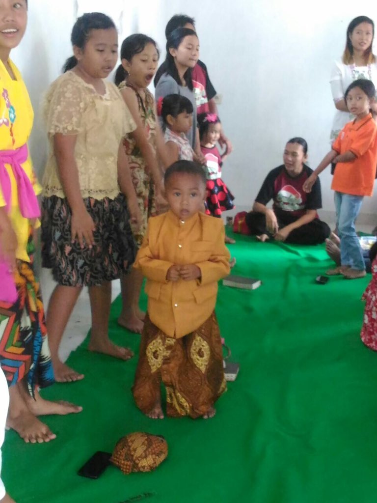 Jadi ibadah minggu kali ini pada pake baju tradisional dalam rangka peringatanHari Kartini sekaligus menumbuhkan semangat nasionalisme 🇲🇨 #Indonesia #nasional #kartini