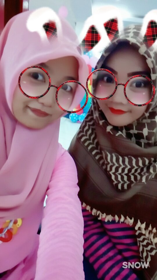 adding oldest and newest photos of mine with my sis and my friend 😄😄