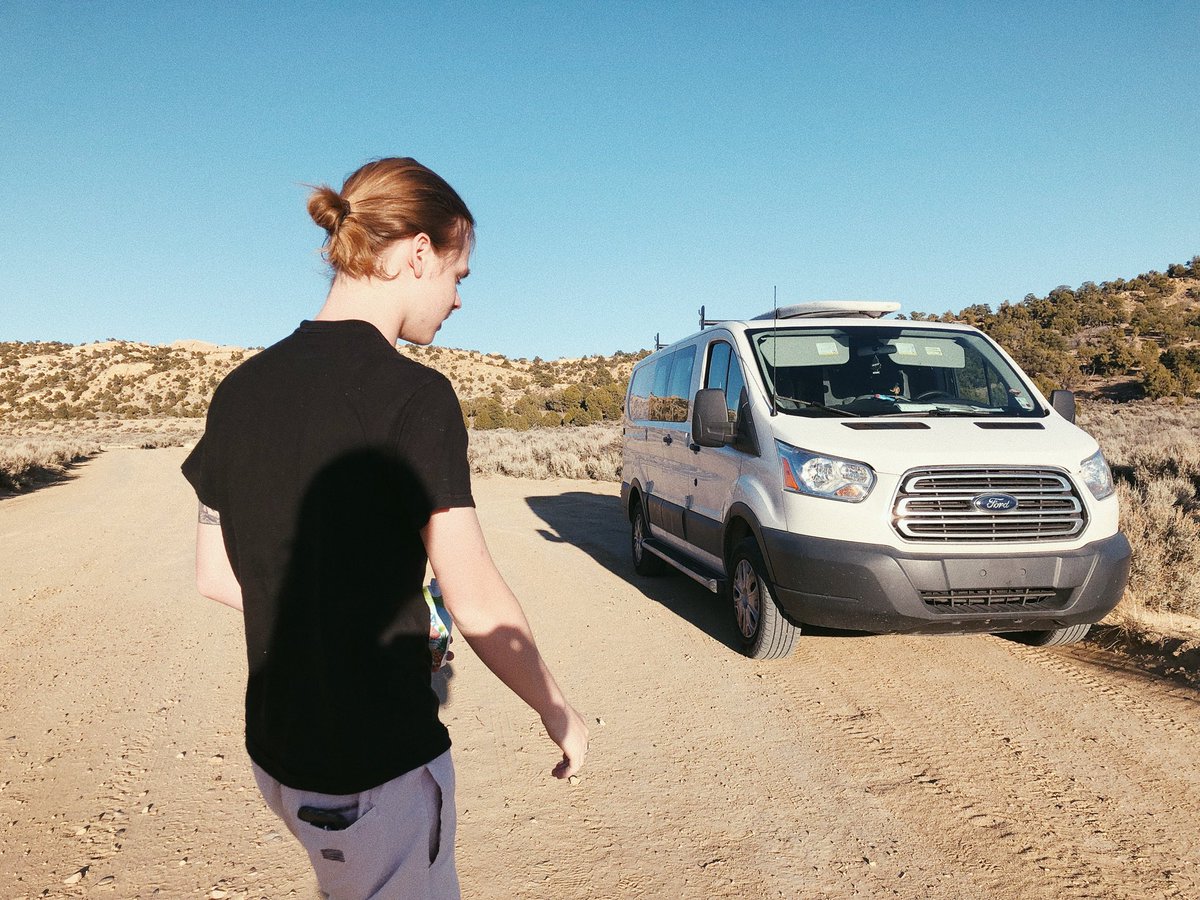 maka_studios's tweet photo. desert vibes #VanLife #Utah https://t.co/xrUlOe2bgg
