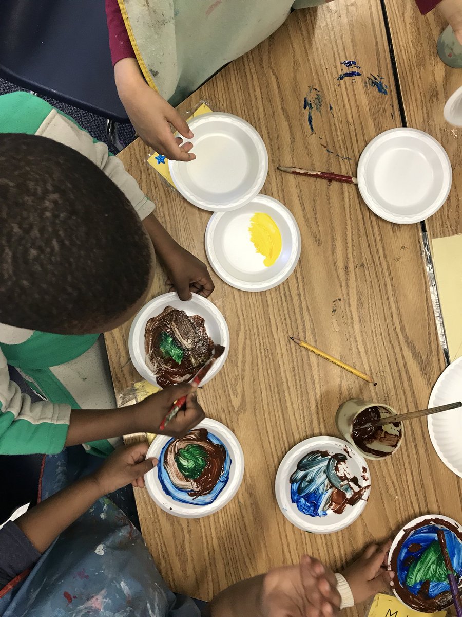 sabameer01's tweet photo. #EarthDay #EarthMonth #earthawarenessweek #funwithscience #earthdayart @kingsviewvjs @EarlyYearsTDSB https://t.co/GTljz19LUa