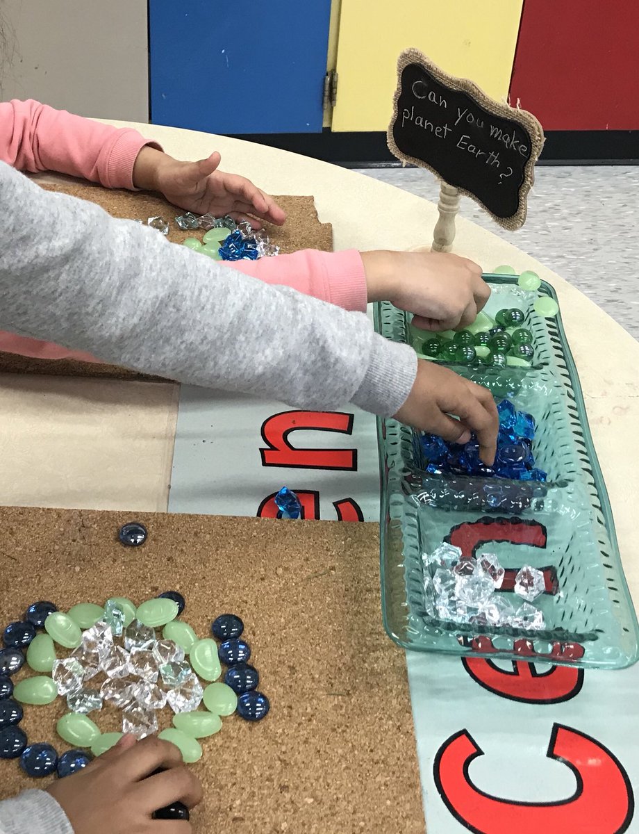 sabameer01's tweet photo. #EarthDay #EarthMonth #earthawarenessweek #funwithscience #earthdayart @kingsviewvjs @EarlyYearsTDSB https://t.co/GTljz19LUa