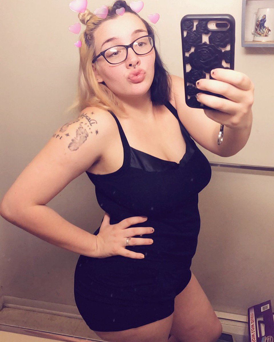 LexieCat_'s tweet photo. Just want to lose this baby weight 🖤 https://t.co/Xs4z3xnGZr