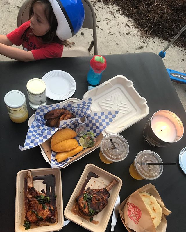 merrinmae's tweet photo. The weather👌🏽, @travisgray88 brings @susarepas &amp; I threw some merrinated pork on the grill ☀️Westin joins us after @razorworldwide ride around the yard and over #calblendsoils ; Just a beautiful Spring Day with the Grays #summer2018 #iscoming #backya… https://t.co/vOdSlptJsy https://t.co/uIijPYQrE6