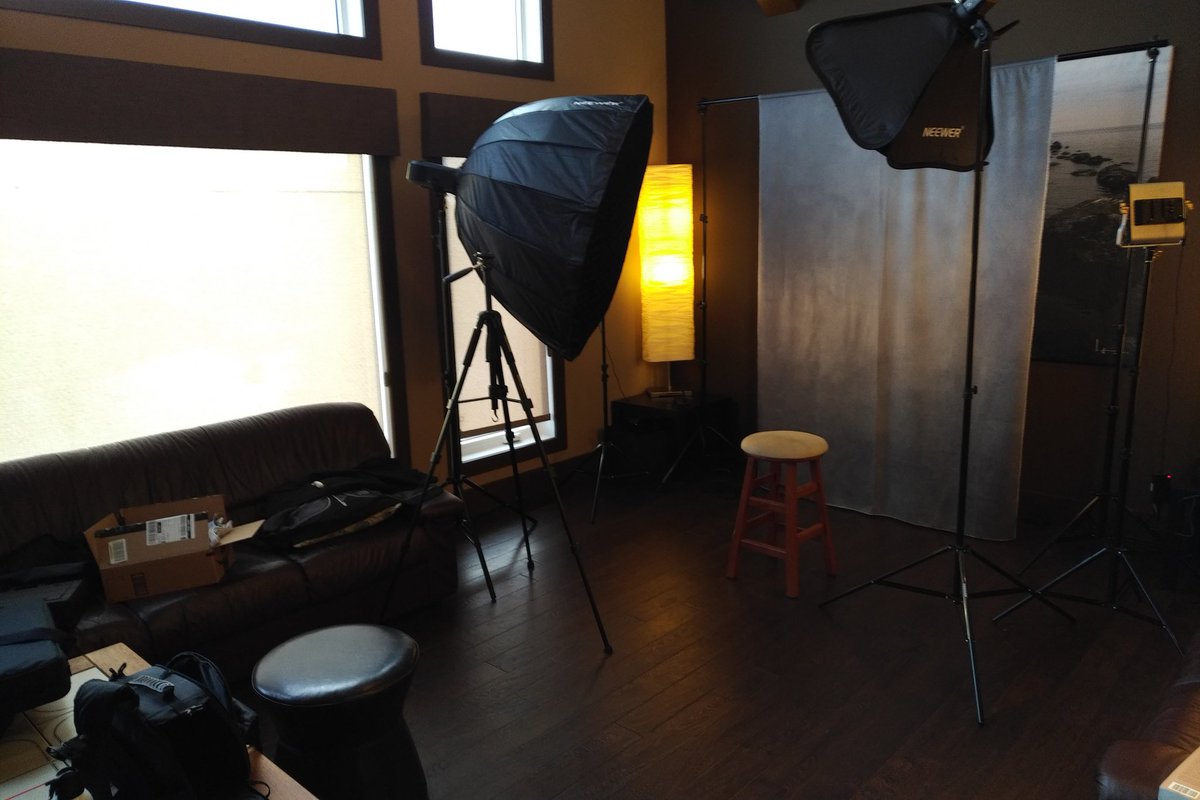 MarkPtd's tweet photo. Head shot day. :) https://t.co/NIeKxts8Vs