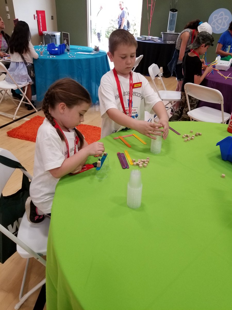 vanwimwaa's tweet photo. Having fun @TEDxKidsElCajon @RiosRoadRunners https://t.co/su96xGVEgs