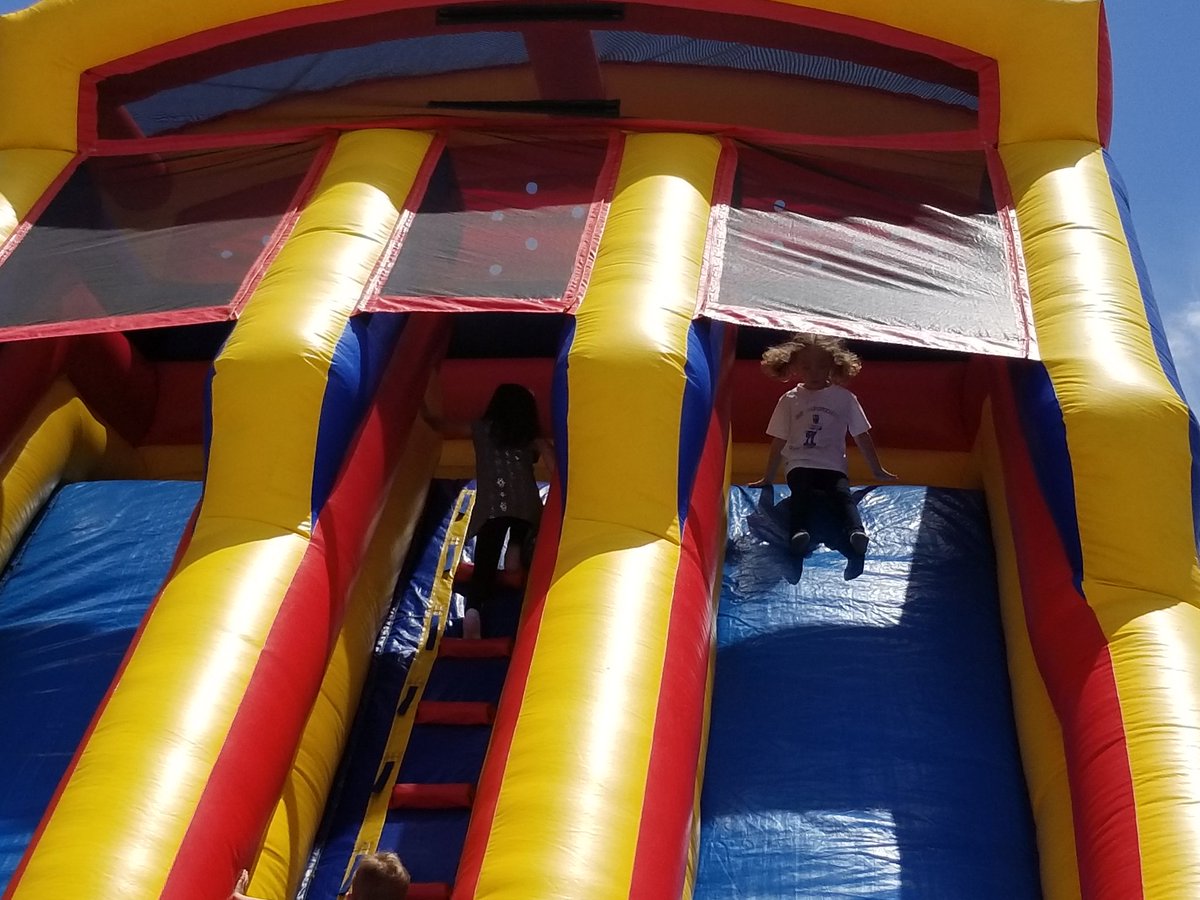 vanwimwaa's tweet photo. Having fun @TEDxKidsElCajon @RiosRoadRunners https://t.co/su96xGVEgs
