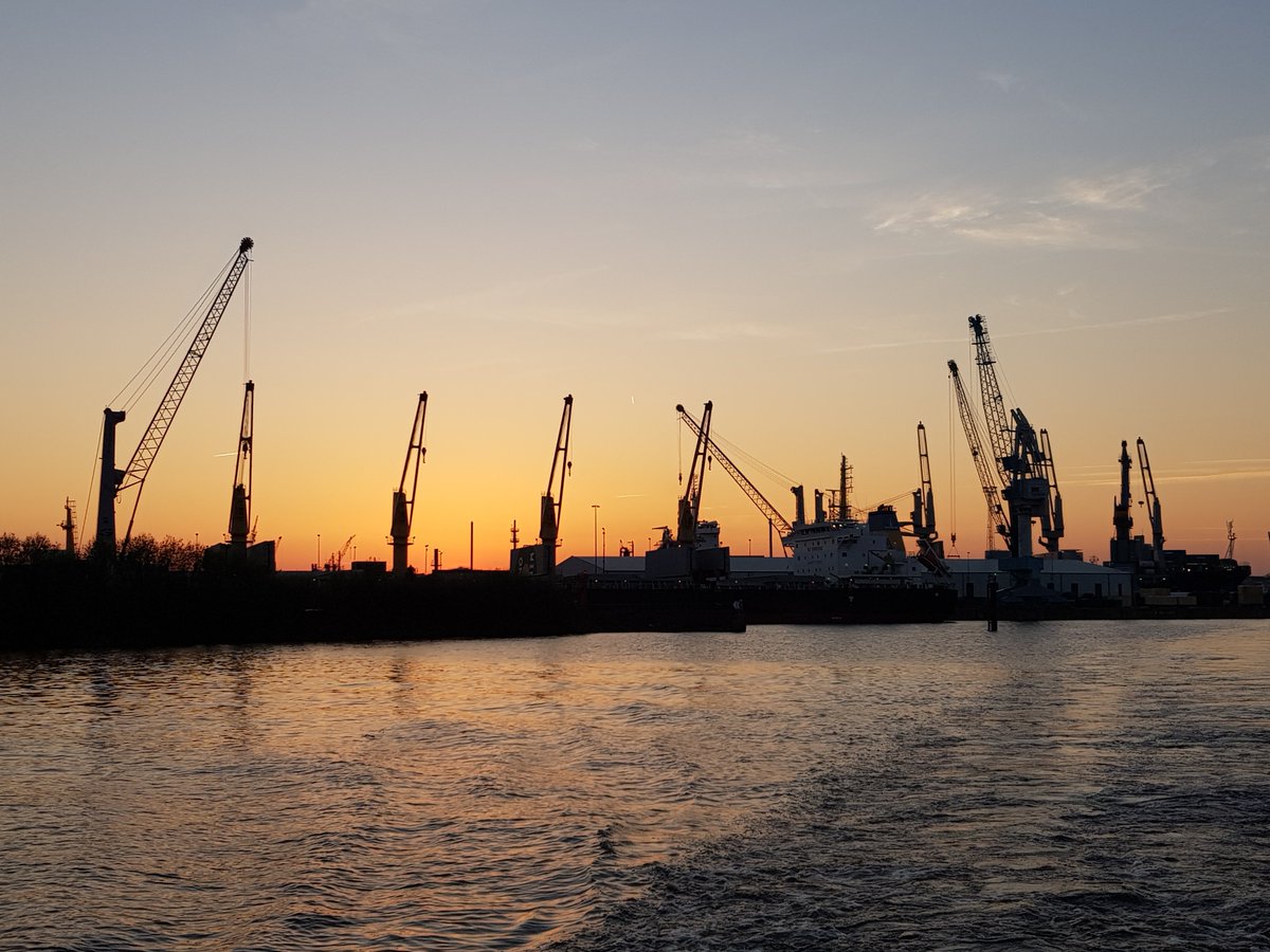 DryBulkTermGrou's tweet photo. DBTG Port Tour at Sunset #DBTG #DBTGPorttour #DBTGHamburg https://t.co/t3Qd15rBlz