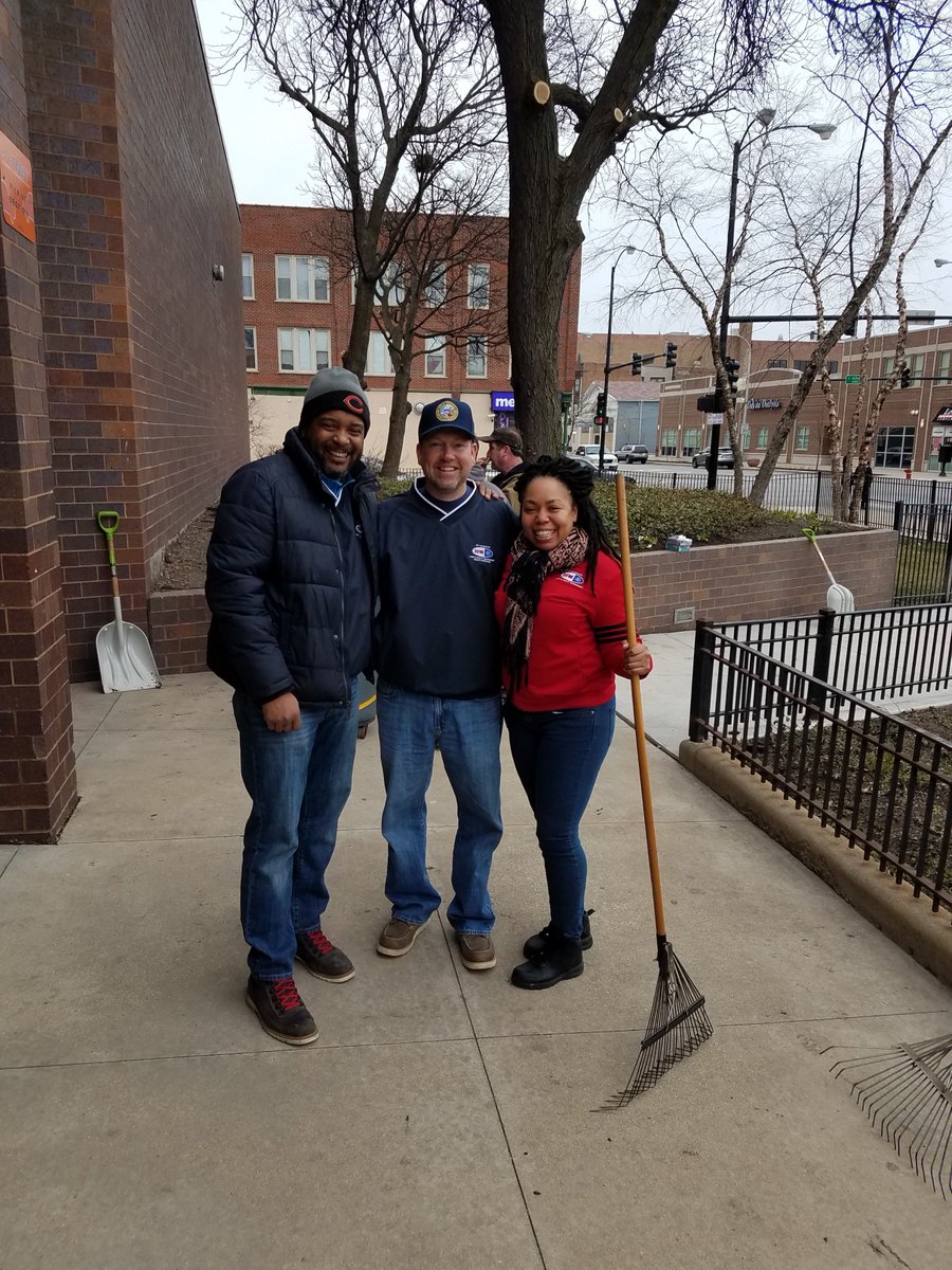 MayorRahm's tweet photo. Thanks to 7,800+ residents across the city who helped clean and green Chicago today! Here are @StreetsandSan and City volunteers who helped beautify Garfield Community Service Center and King Community Service Center. https://t.co/RQUUC9OVAb

#CleanandGreenChi #EarthDayChicago https://t.co/sn6kpwoL3V