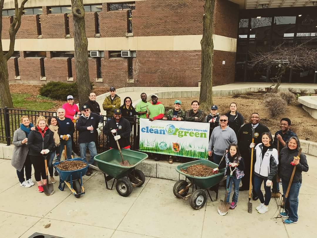 MayorRahm's tweet photo. Thanks to 7,800+ residents across the city who helped clean and green Chicago today! Here are @StreetsandSan and City volunteers who helped beautify Garfield Community Service Center and King Community Service Center. https://t.co/RQUUC9OVAb

#CleanandGreenChi #EarthDayChicago https://t.co/sn6kpwoL3V