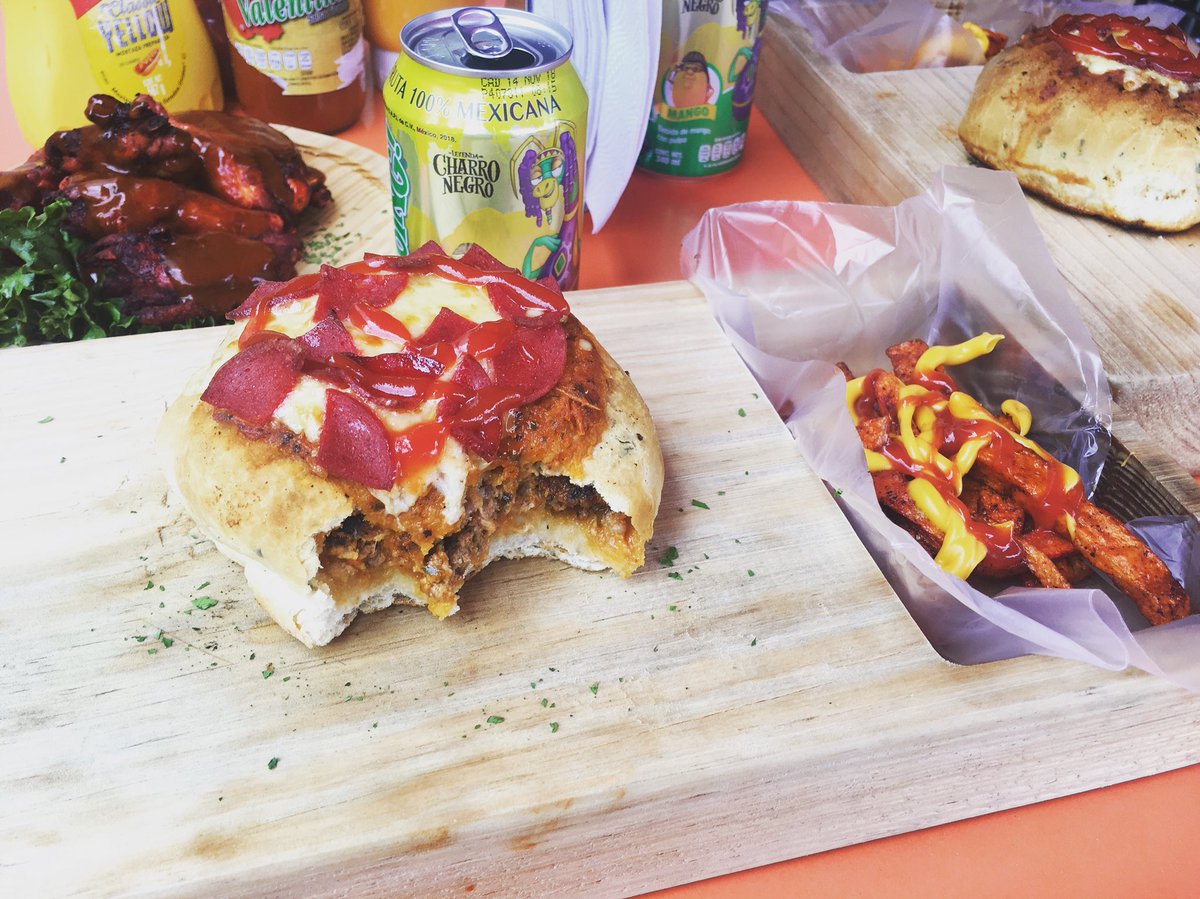 ManuelJasso_'s tweet photo. #Con100Varos #MeGustariaInvitarteA @Pixguer la mejor #Pizzahamburguesa 🍕🍔🤪🤪🤪🤪😱😱😱😍😍😍 https://t.co/dkeUIlxh2S