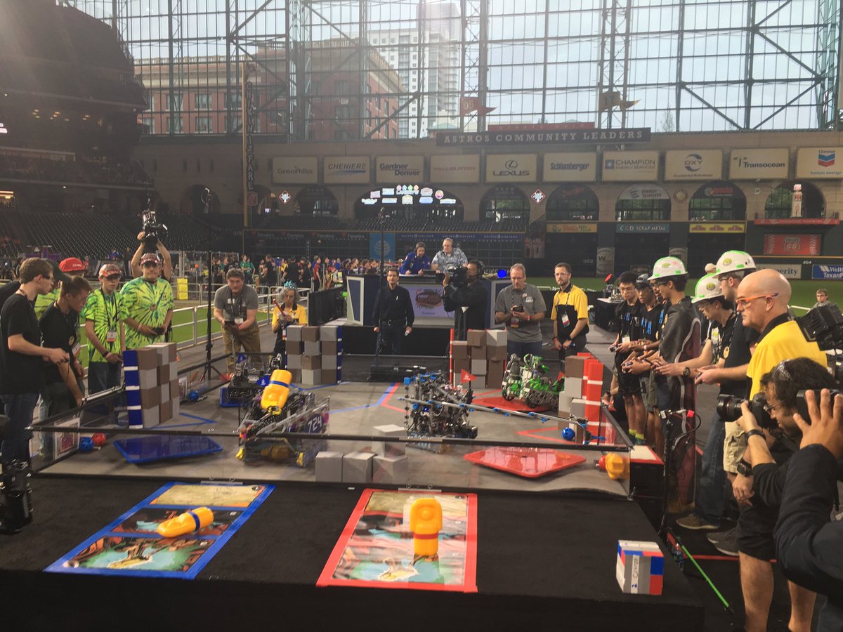FIRSTweets's tweet photo. .@FTCTeams action is heating up! Can you spot Dean??? 👀👀👀 #FIRSTChamp https://t.co/NnRl0Jp8A5 https://t.co/f8gRXPKPvY