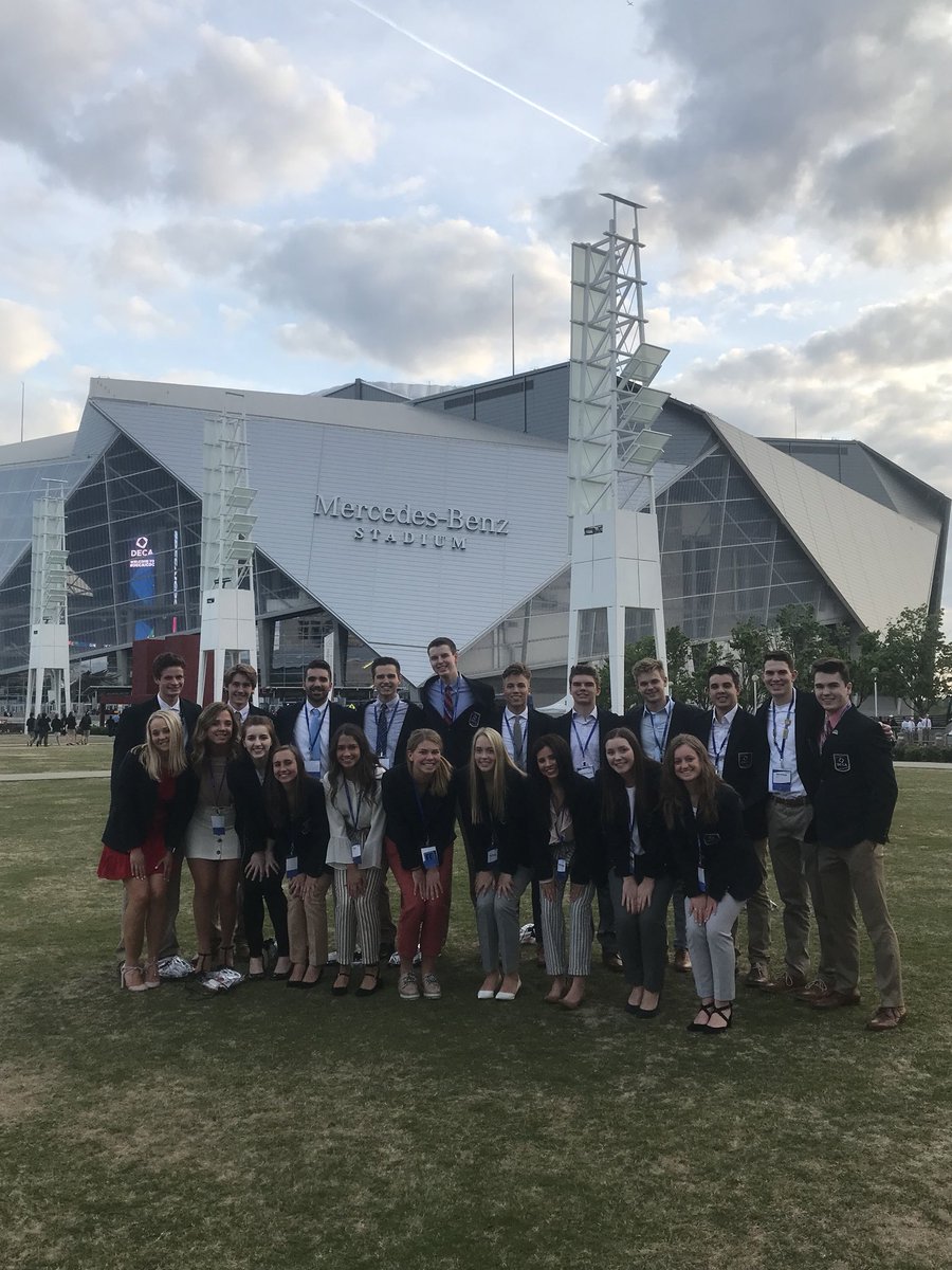 ChanhassenDECA's tweet photo. Chanhassen DECA is ready for the 2018 ICDC Opening Session! https://t.co/zj24kqLyCG