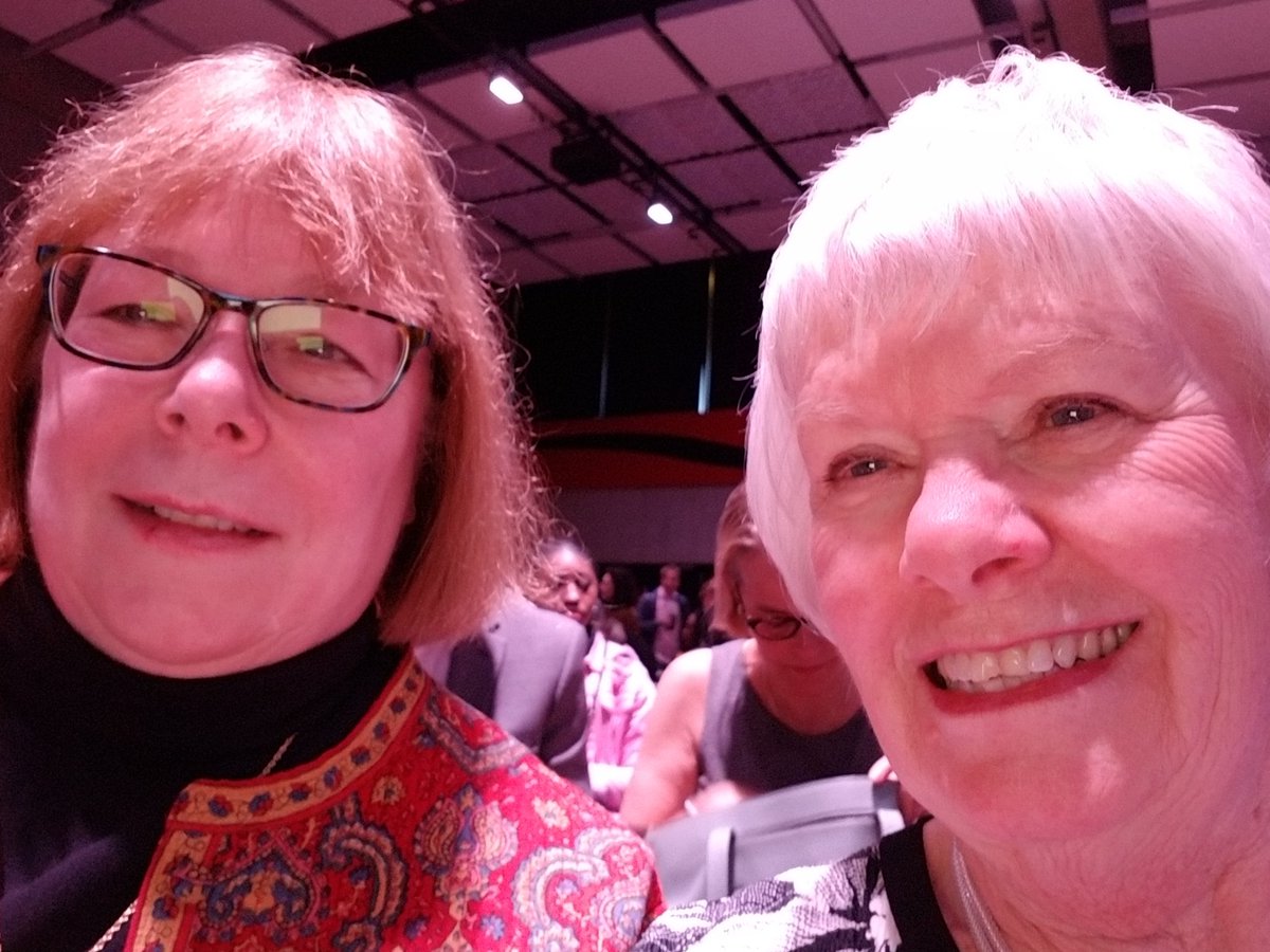 Jamry7's tweet photo. @bscrunway with Barb Sherman https://t.co/TguJYufEZu
