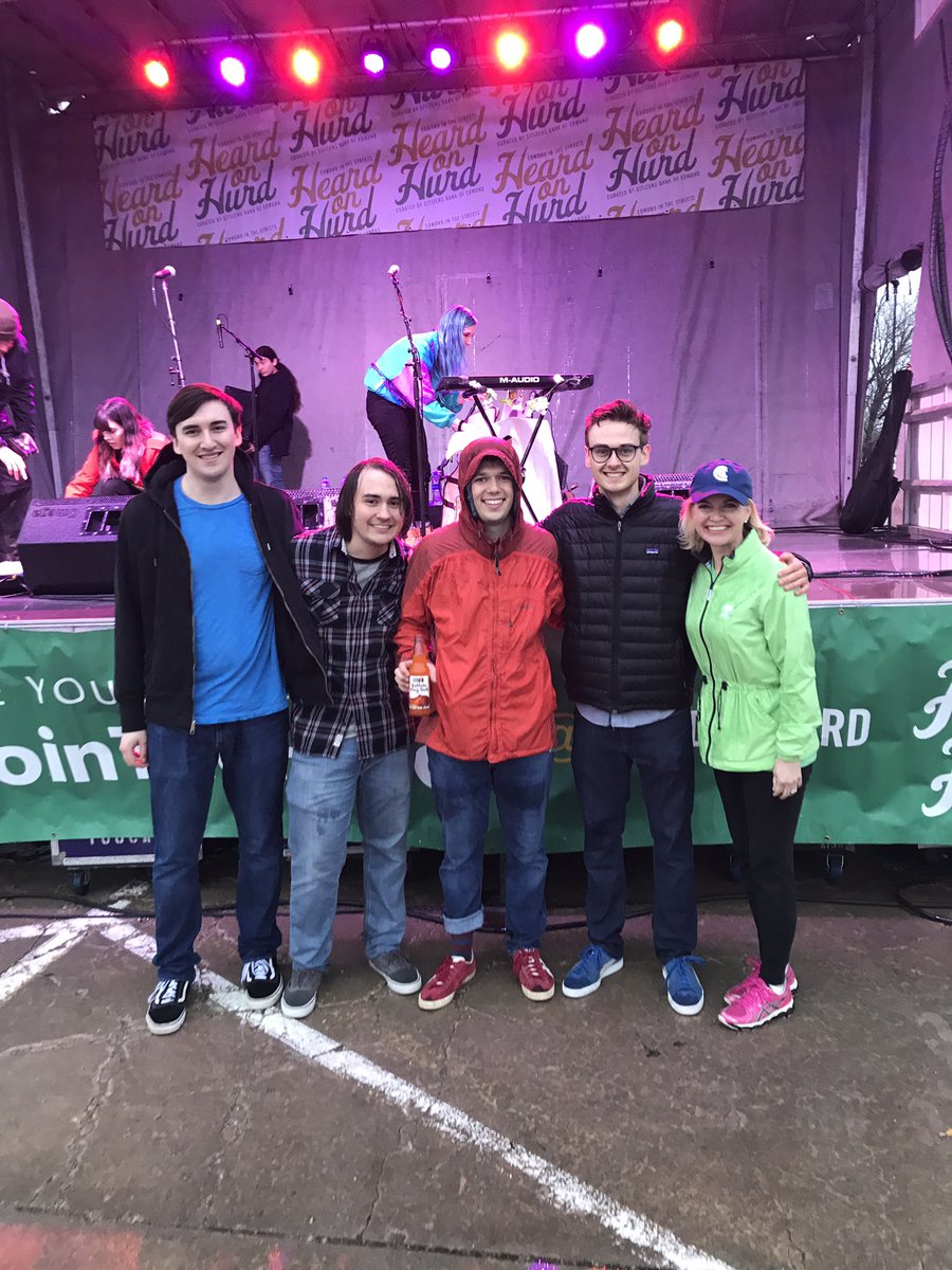 JillCastilla's tweet image. The @PartTimeSavants just rocked the rain out of @heardonhurd!